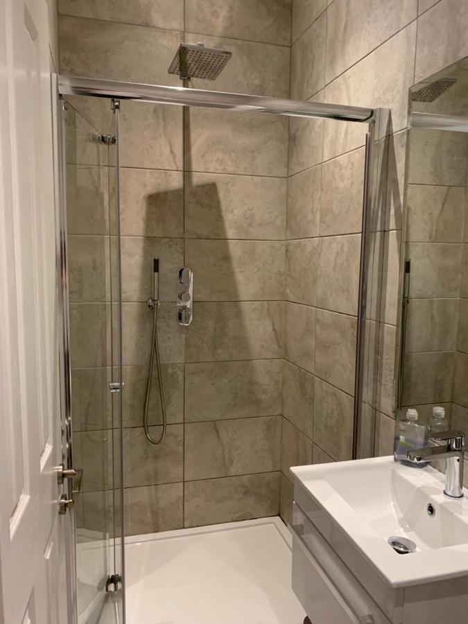 Wonderful 3 Bed Flat With Private Garden In Wimbledon - 1 The Queens Apartment London Ngoại thất bức ảnh